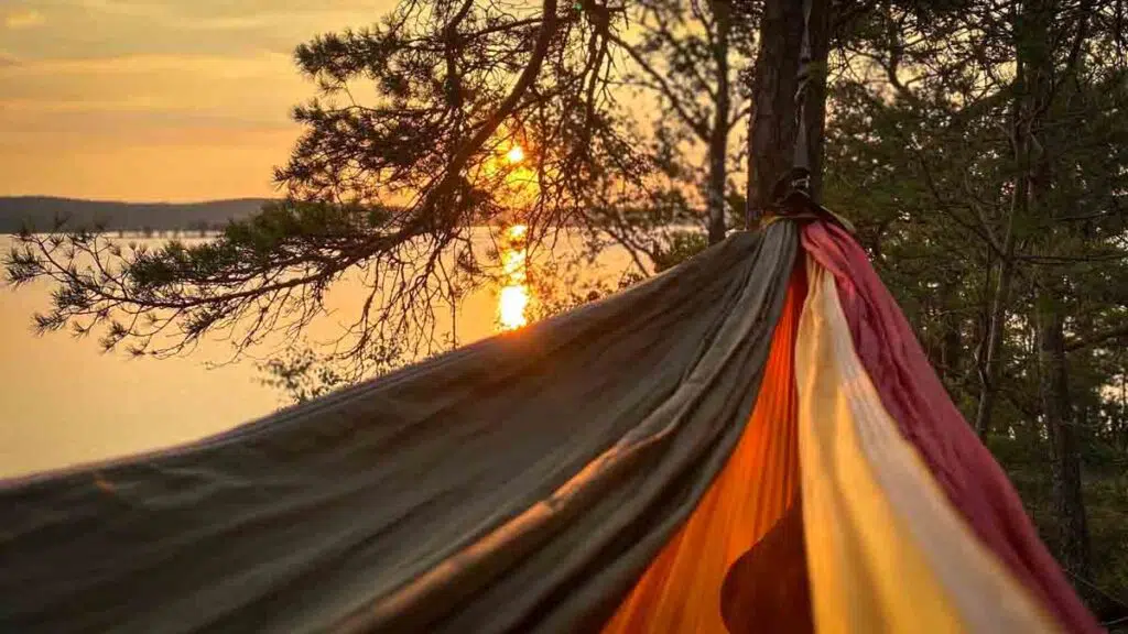 Hängematte bei der Kanutour ohne Guide in Schweden