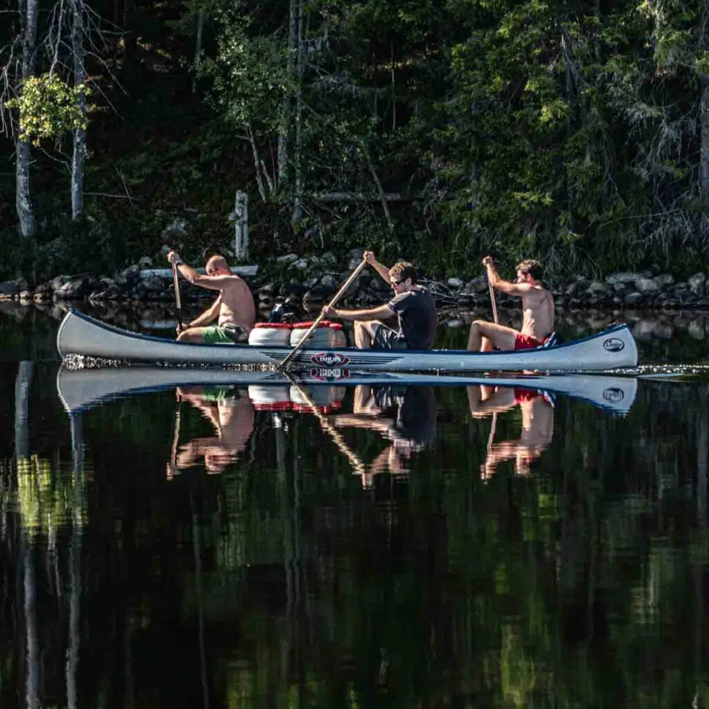 Teilnehmer der Erlebniswoche in Schweden im Kanu