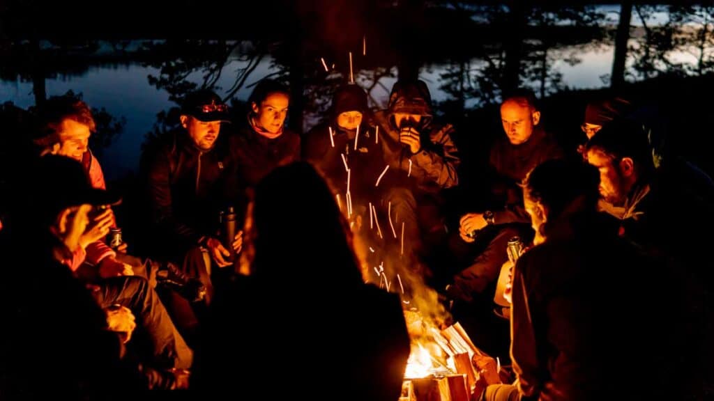 Lagerfeuer auf Kanutour in Schweden