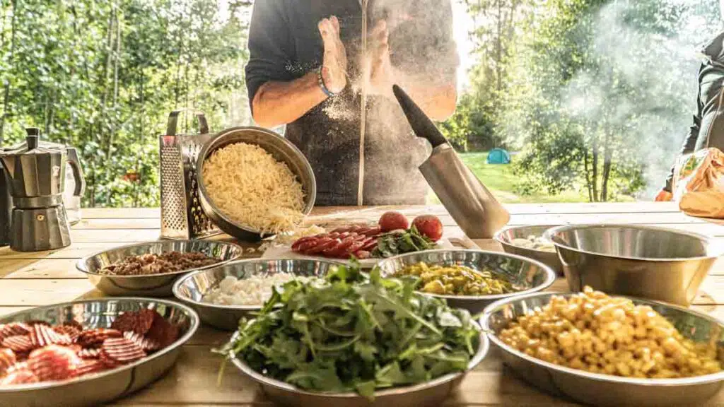 Pizza backen bei der Erlebniswoche in Schweden